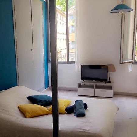 Apartamento Charmant Studio Avec Mezzanine Aix-en-Provence Exterior foto